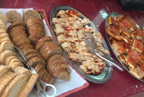 ホテルの敷地内または近くでの食事または食べ物
