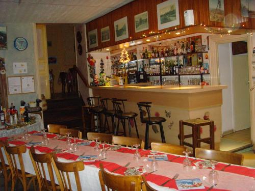 Ο χώρος του lounge ή του μπαρ στο Le Bravard