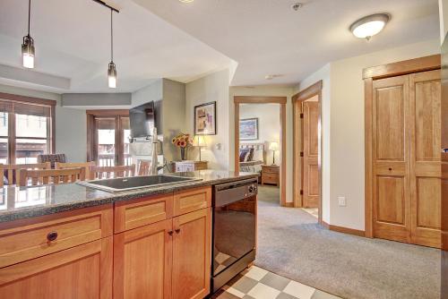 CO405 Copper One Lodge Condo – Photos 2