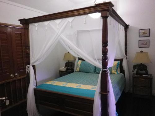 Tempat tidur dalam kamar di Villa Papaya