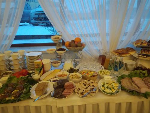a table topped with lots of food and plates of food at Hotel President in Kock