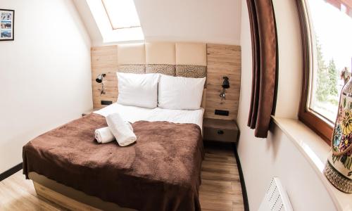 Llit o llits en una habitació de ApartamentyPodZakopanem.PL