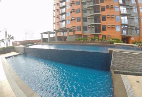 Kolam renang di atau dekat dengan Portovita Towers