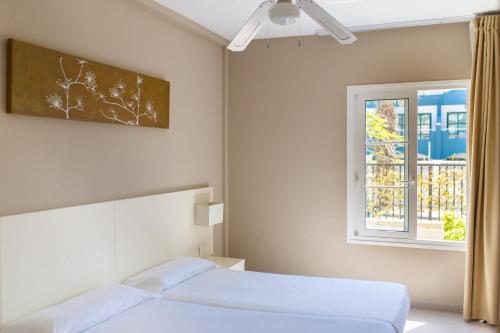 Кровать или кровати в номере Los Olivos Beach Resort