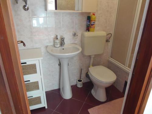 Ένα μπάνιο στο Apartment Noemi