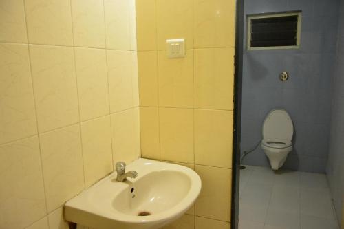 Gallery image of Hotel Madhava in Shirdi