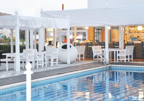 Πισίνα στο ή κοντά στο Tasmaria Aparthotel