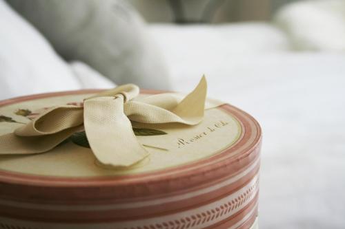 a jar with a bow on top of it at Huskvarna Hotell & Vandrarhem in Huskvarna