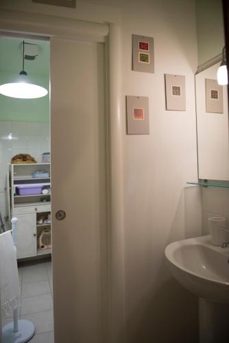 a bathroom with a sink and a toilet and a mirror at Sotto i merli in Vigevano