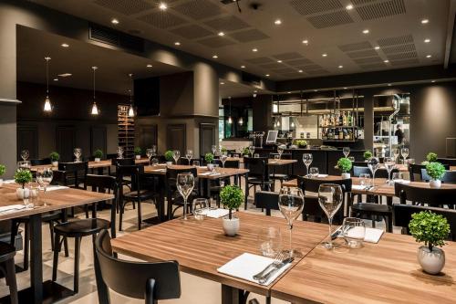 Un restaurante u otro lugar para comer en Hotel Rondissone