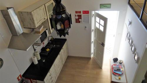 A kitchen or kitchenette at Casinhas da Ajuda nº 27