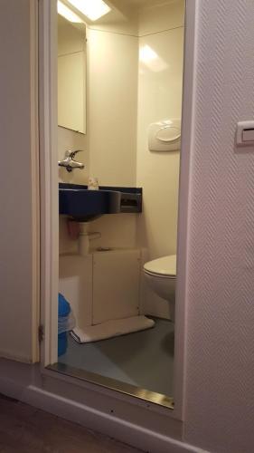 Hotel Feria (FR)にあるバスルーム