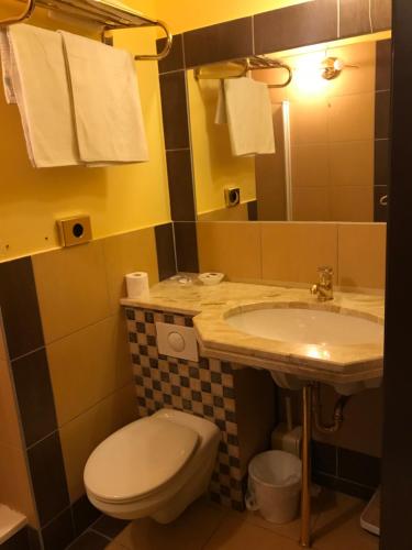 Ένα μπάνιο στο Hotel Podzamcze