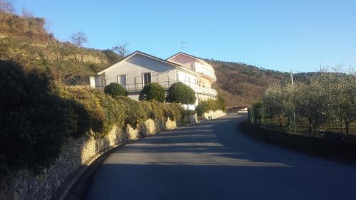 Gallery image of Albergo Al Sole ad AQUILA DI ARROSCIA IM a trenta chilometri dal mare in Onzo