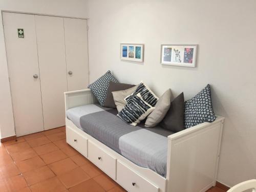 Charmosous Flat