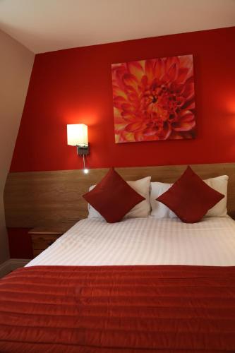 Ein Bett oder Betten in einem Zimmer der Unterkunft Sheriff Hotel