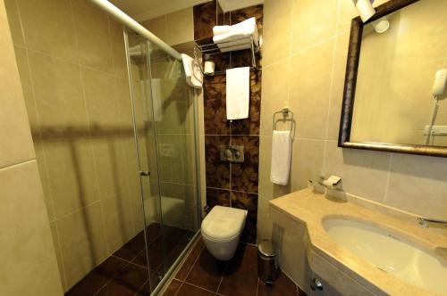 Bilik mandi di Hotel Coliseum