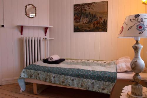 Giường trong phòng chung tại Steinhúsið