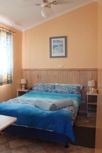 Llit o llits en una habitació de Regatta Point Holiday Park