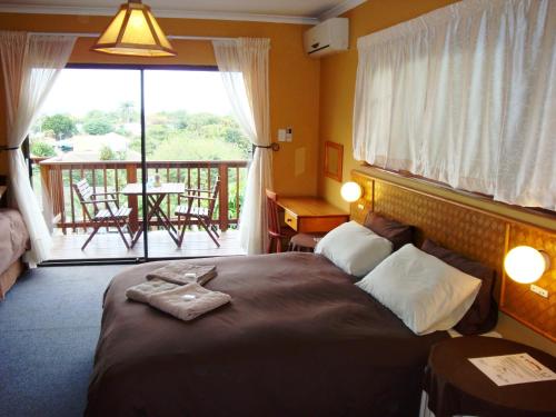 Кровать или кровати в номере Flintstones Guest House Durban