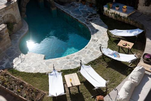 Majoituspaikan Anatolian Houses Cave Hotel & SPA uima-allas tai lähistöllä sijaitseva uima-allas