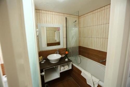 Een badkamer bij Hotel Paradis Palace