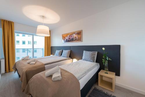 Una cama o camas en una habitación de Apartamenty Benthos Towarowa