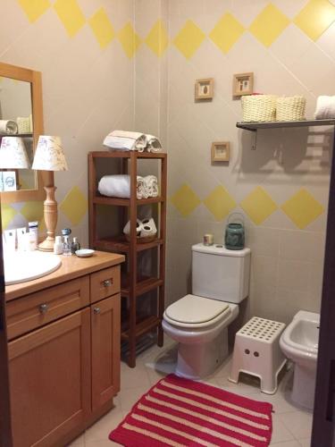 a bathroom with a toilet and a sink at Casa de férias Josefa D´Óbidos in Óbidos