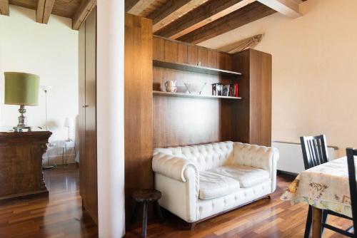 a living room with a white couch and a table at Il Molino Apartment in Venice