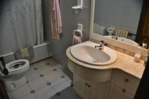 A bathroom at Casa Las Violetas