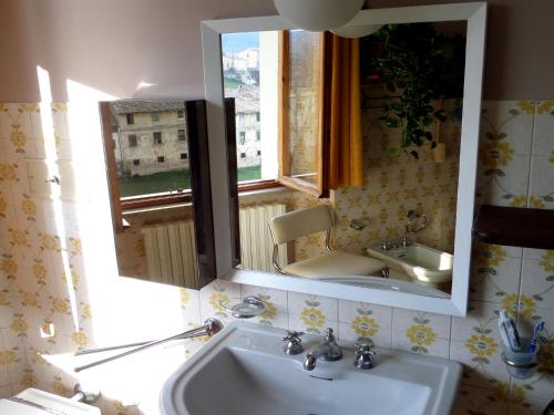a bathroom with a sink and a mirror at La Finestra sul Fiume in Fossombrone