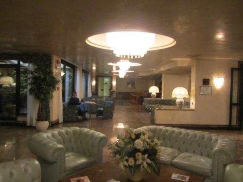 Un lugar para sentarse en Hotel Leonardo Da Vinci