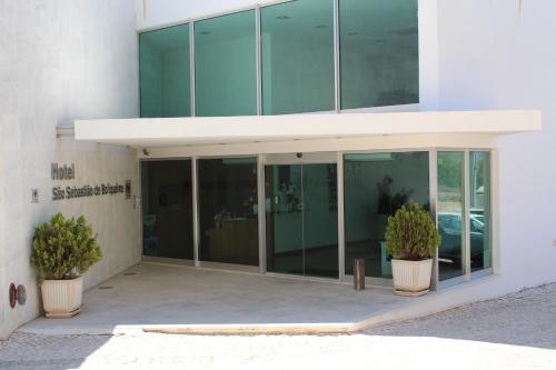 Facaden eller indgangen til Hotel Sao Sebastiao de Boliqueime
