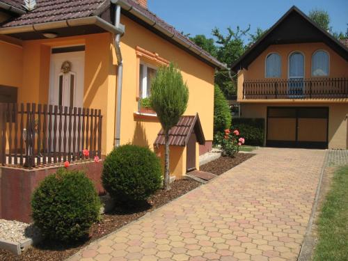 The building in which a vendégházakat is located