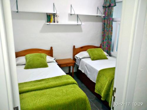 En eller flere senger på et rom på Apartamento Faro Sardina