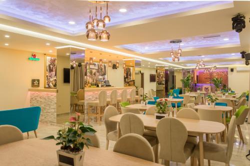 Restaurace v ubytování Monopoly Hotel