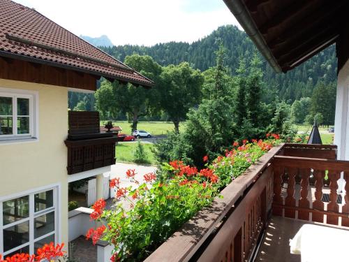 a balcony with flowers on a house at Hotel Kleiner König in Schwangau