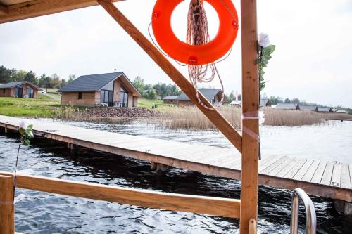 Vaade kuurordi lähedal voolavale jõele