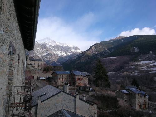 a view of a town with mountains in the background at Hotel Rural L'Ortiga Blanca in Queralbs
