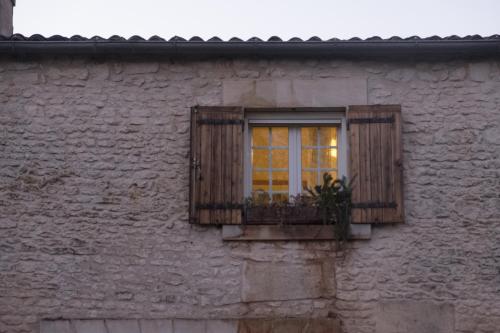 a window on the side of a brick building at La Bribaudonnière in Saint-Palais-de-Phiolin