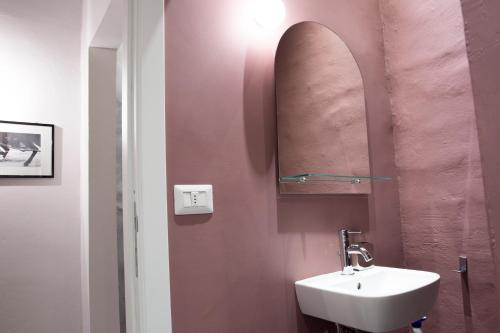 A bathroom at Terme 53