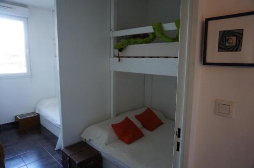 a small room with a bunk bed and a bunk bed at Port Mezua in Mèze