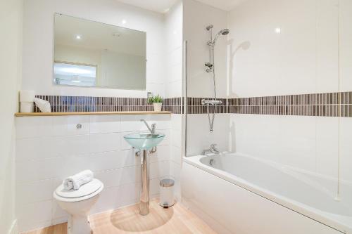 a bathroom with a sink and a toilet and a tub at The President in Birmingham