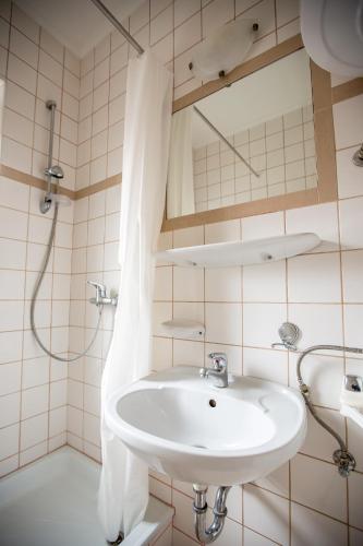 a bathroom with a sink and a shower at Schieszl Apartments Zamárdi 2 in Zamárdi
