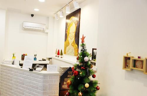 a christmas tree in the corner of a store at HY Choi Hostel in Seogwipo