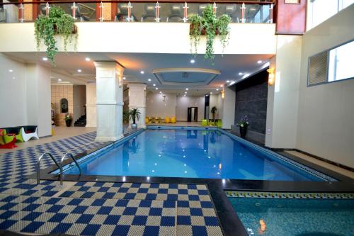 Grandeur East – Photos 2
