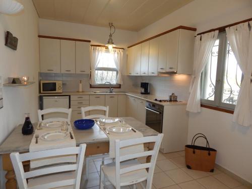 Cucina o angolo cottura di Paros Apartments
