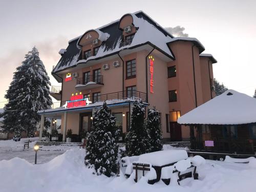 Hotel Dva Goluba durante el invierno