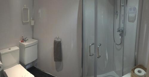 Et badeværelse på Ayrshire Holiday Cottage