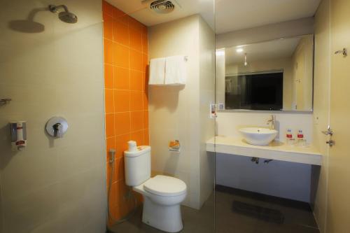Ett badrum på d'primahotel Balikpapan